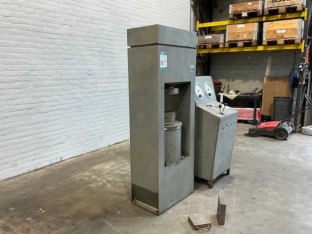 Dintel metaal - 300t - hydraulic press - 1968 - afbeelding 3 van  5