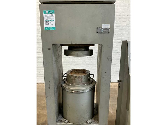 Dintel metaal - 300t - hydraulic press - 1968 - afbeelding 4 van  5