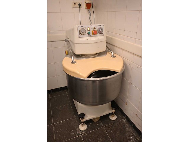 Diosna sp 80 d spiraalkneder - afbeelding 2 van  7