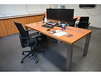 Directie bureau met bureaustoel - afbeelding 1 van  5