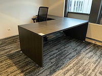 Directie bureau met kasten - afbeelding 1 van  11