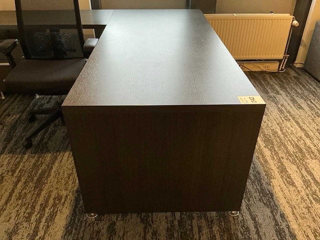 Directie bureau met kasten - afbeelding 4 van  11