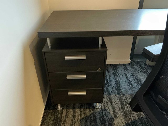 Directie bureau met kasten - afbeelding 8 van  11