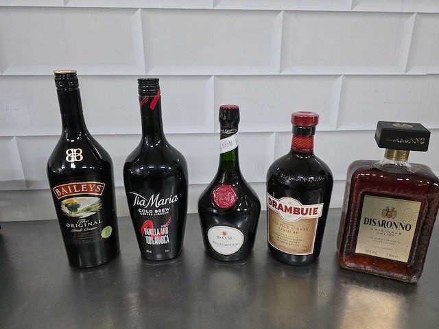 Disaronno, baileys, tia maria, etc. sterke drank fles (5x) - afbeelding 1 van  3