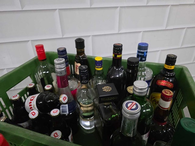 Disarono, tia maria, campari, etc. partij diverse sterke drank fles - afbeelding 2 van  4
