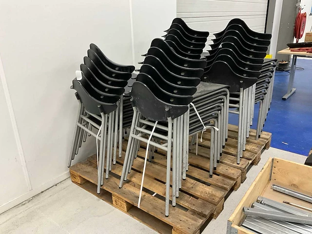 Disign kantinestoelen (12x) - afbeelding 1 van  1