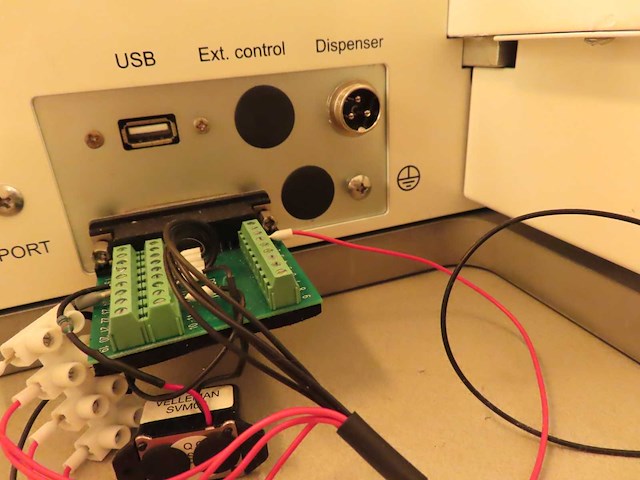 Dispenser tech - f serie - dispensing robot - afbeelding 15 van  16