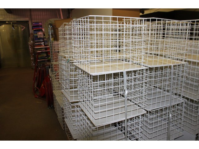 Display bakken, draadmanden ca 24 stuks - afbeelding 1 van  3
