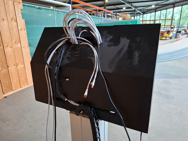 Display beugel, smartmetals, elektrisch verstelbare display lift wandmontage - afbeelding 3 van  6