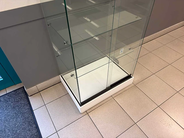 Display kast (barst) - afbeelding 2 van  4
