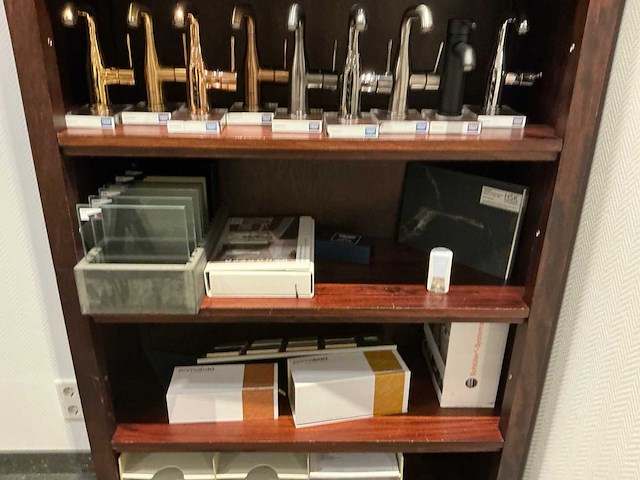 Display kast met inhoud (3x) - afbeelding 2 van  30