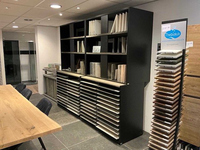 Display kast met inhoud (3x) - afbeelding 1 van  30