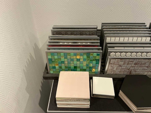 Display kast met inhoud (3x) - afbeelding 21 van  30