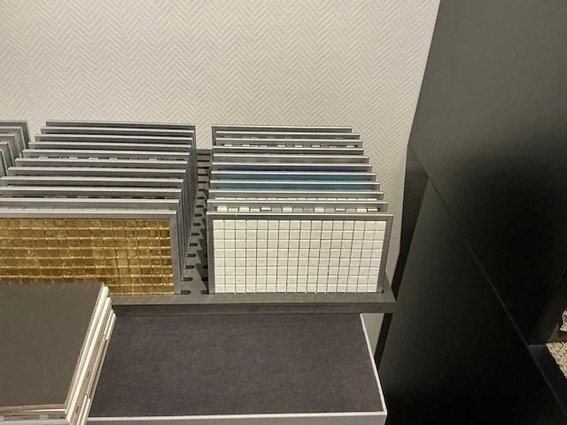 Display kast met inhoud (3x) - afbeelding 22 van  30