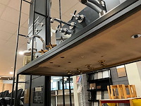 Display met diverse toiletaccessoires en kranen (2x) - afbeelding 14 van  24