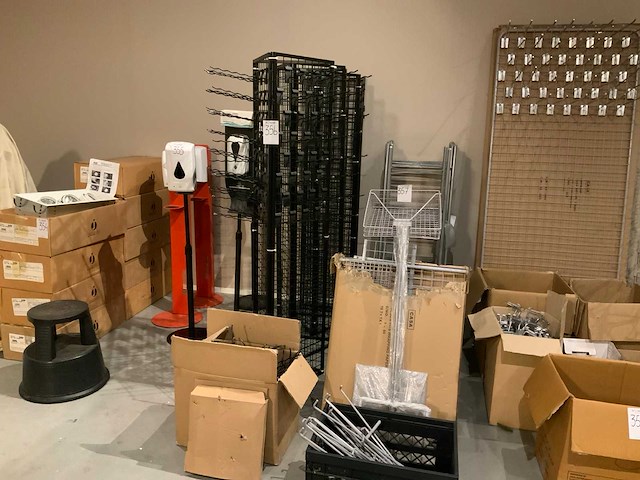 Display met haken (4x) - afbeelding 1 van  3