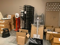 Display met haken (4x) - afbeelding 1 van  3