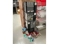 Display met installatie materiaal - afbeelding 2 van  7