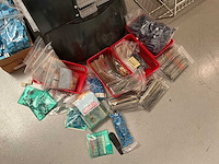 Display met installatie materiaal - afbeelding 4 van  7