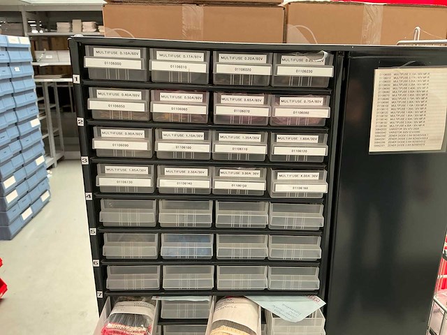 Display met installatie materiaal - afbeelding 5 van  7