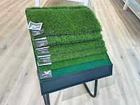 Display met kunstgras - afbeelding 2 van  2