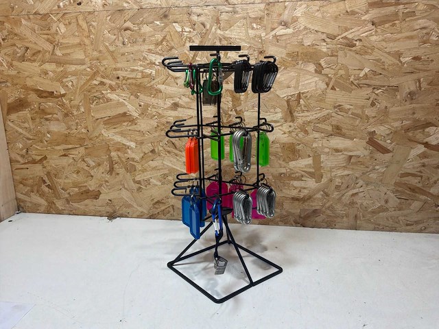 Display met sleutelhangers - afbeelding 1 van  8