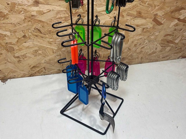 Display met sleutelhangers - afbeelding 4 van  8