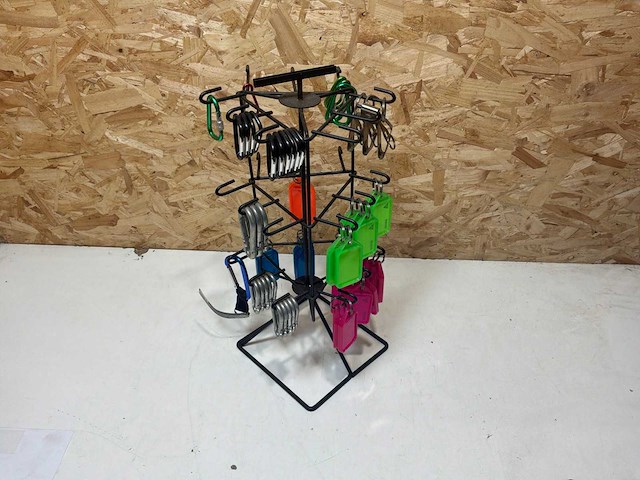 Display met sleutelhangers - afbeelding 8 van  8