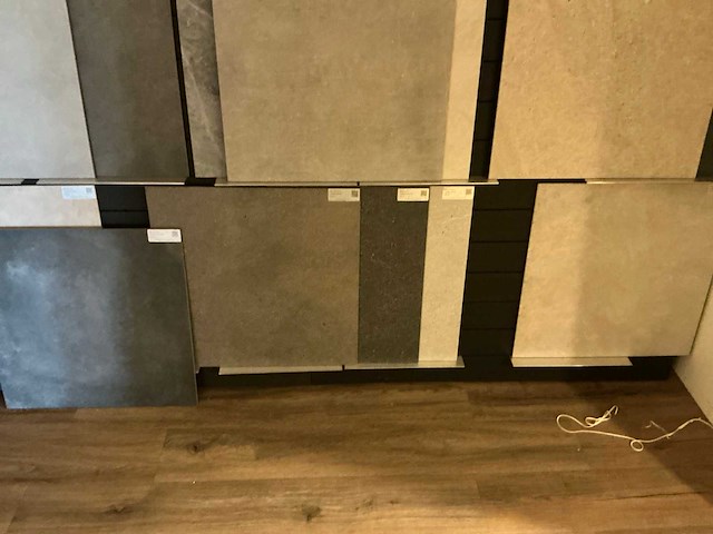 Display met vloertegel en wandtegels - afbeelding 7 van  7