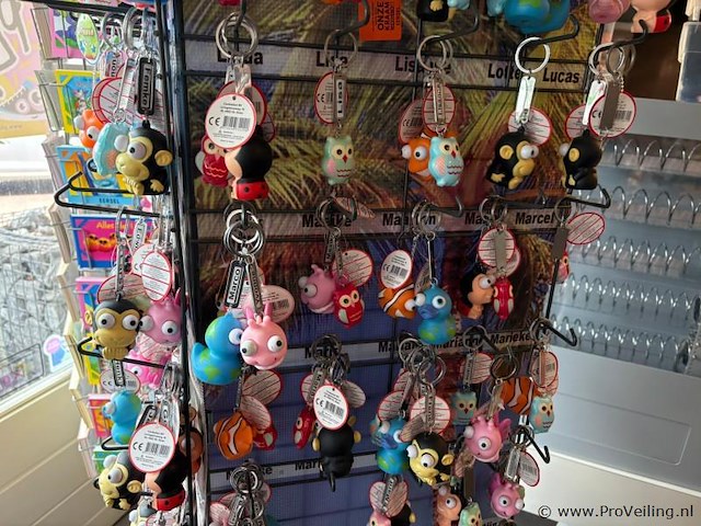 Display-rek inclusief inhoud - diverse sleutelhangers - afbeelding 2 van  6