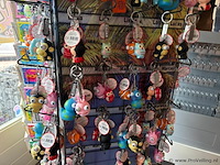 Display-rek inclusief inhoud - diverse sleutelhangers - afbeelding 2 van  6