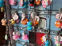 Display-rek inclusief inhoud - diverse sleutelhangers - afbeelding 5 van  6