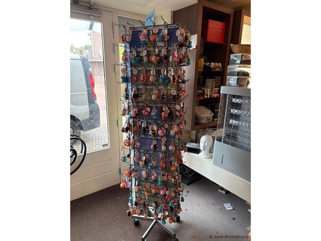Display-rek inclusief inhoud - diverse sleutelhangers - afbeelding 6 van  6