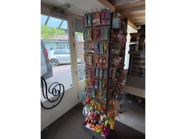 Display-rek inclusief inhoud - diverse sleutelhangers - afbeelding 2 van  7
