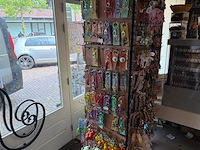 Display-rek inclusief inhoud - diverse sleutelhangers - afbeelding 2 van  7
