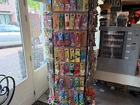 Display-rek inclusief inhoud - diverse sleutelhangers - afbeelding 3 van  7
