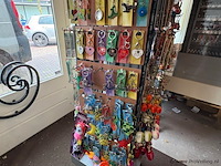 Display-rek inclusief inhoud - diverse sleutelhangers - afbeelding 5 van  7