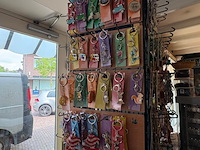 Display-rek inclusief inhoud - diverse sleutelhangers - afbeelding 6 van  7