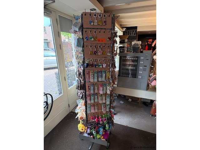 Display-rek inclusief inhoud - diverse sleutelhangers - afbeelding 7 van  7