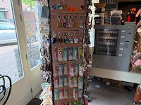 Display-rek inclusief inhoud - diverse sleutelhangers - afbeelding 7 van  7