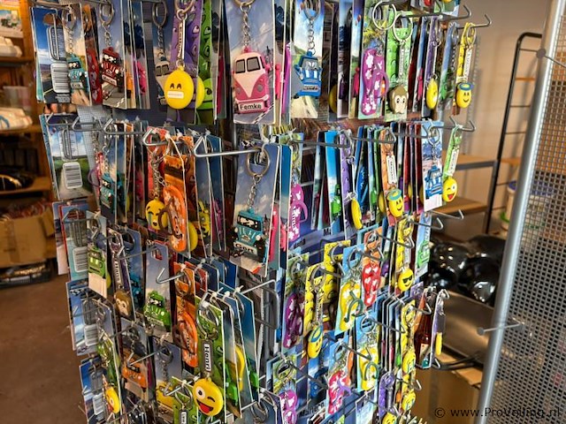 Display-rek inclusief inhoud - diverse sleutelhangers - afbeelding 4 van  7