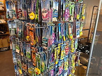 Display-rek inclusief inhoud - diverse sleutelhangers - afbeelding 4 van  7