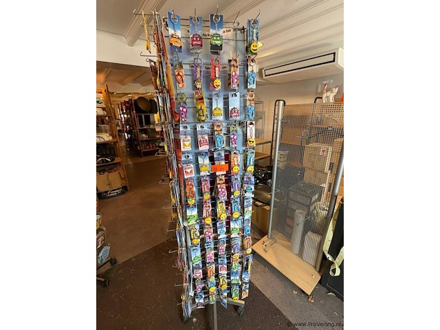 Display-rek inclusief inhoud - diverse sleutelhangers - afbeelding 7 van  7