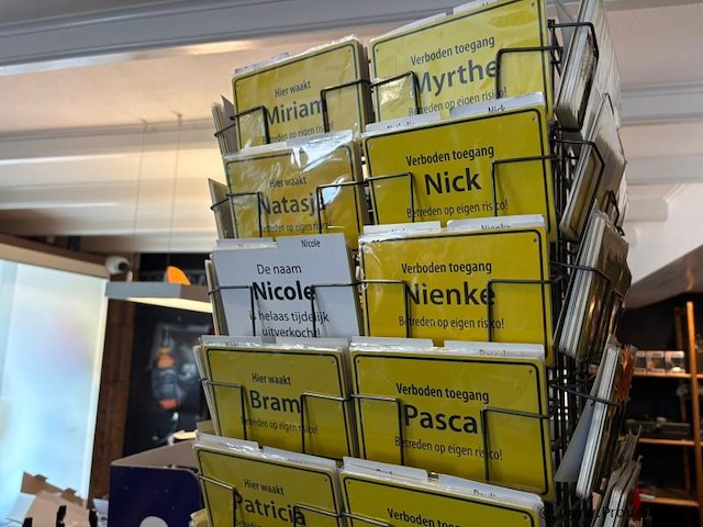 Display-rek inclusief inhoud - diverse sleutelhangers - afbeelding 3 van  6