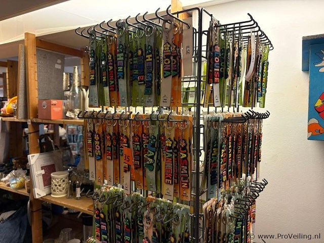 Display-rek inclusief inhoud - diverse sleutelhangers - afbeelding 1 van  5