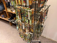 Display-rek inclusief inhoud - diverse sleutelhangers - afbeelding 3 van  5