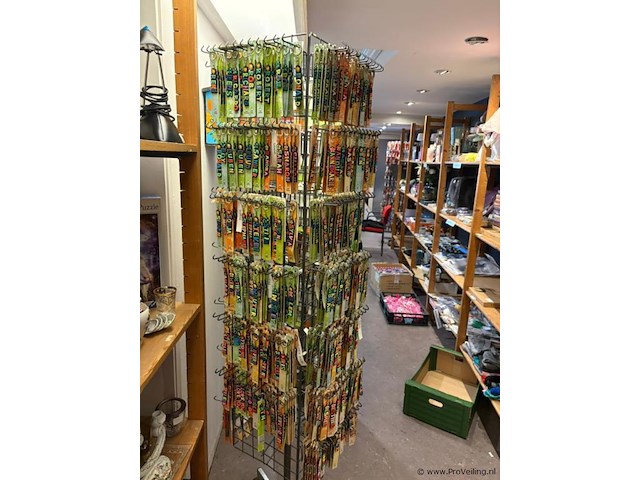 Display-rek inclusief inhoud - diverse sleutelhangers - afbeelding 4 van  5