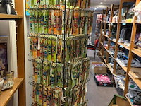 Display-rek inclusief inhoud - diverse sleutelhangers - afbeelding 4 van  5