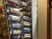 Display-rek inclusief inhoud diverse mini auto's - afbeelding 1 van  9