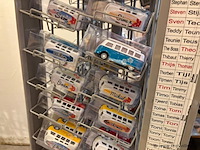 Display-rek inclusief inhoud diverse mini auto's - afbeelding 4 van  9